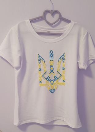 Женская футболка "украинский герб" вышитая бисером
