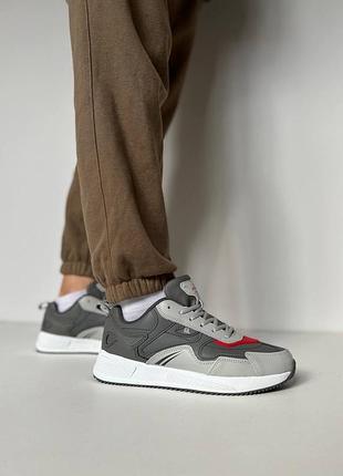 Кроссовки на весну