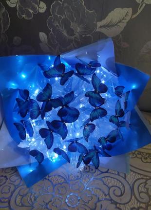 Яскравий синій букет з метеликів на подарунок 💙1 фото