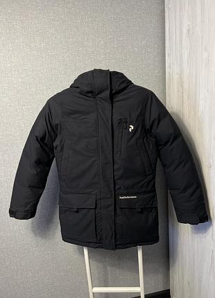 Пуховая женская парка peak performance