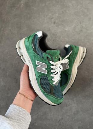 Замшевые кроссовки new balance 2002r. цвет зеленый с синим. унисекс. размеры 36-452 фото