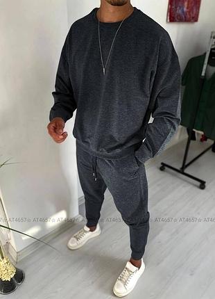 Мужской спортивный костюм