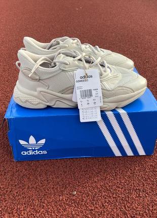 Кросовки adidas ozweego