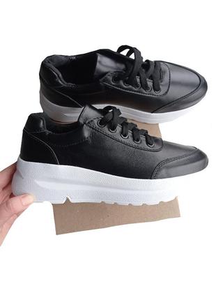 Кросівки жіночі шкіряні чорні