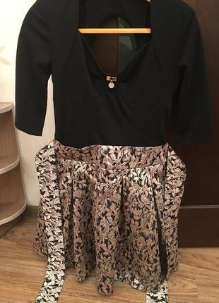 Короткое платье с открытой спиной