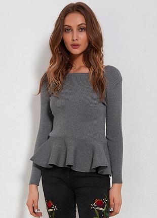 Стильный серый джемпер в рубчик