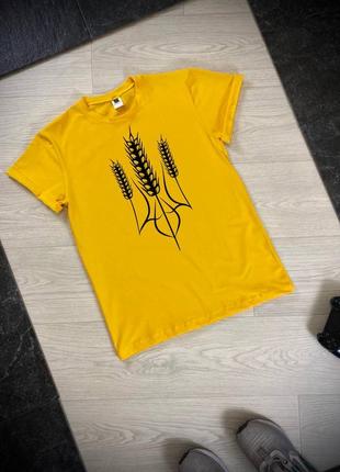 Чоловіча футболка жовта герб колосок
