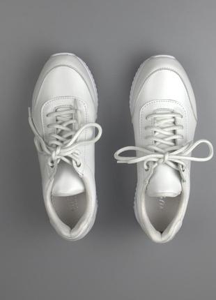 Легкие белоснежные кроссовки кожаные сникерсы женская обувь повседневная cosmo shoes ada y white9 фото