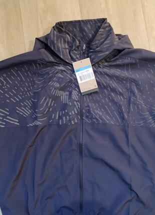 Женская куртка ветровка nike run division reflective украшена светоотражающим принтом6 фото