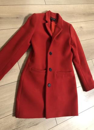 Червоне кашемірове пальто
