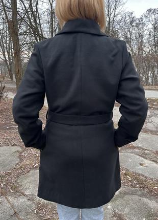 Пальто чорне кашемір з поясом на підкладі англійський комір4 фото