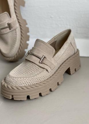 Замшевые перфорированные туфли лоферы из натуральной кожи с перфорацией2 фото