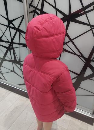 Теплющая зимняя куртка h&m малинового цвета 5-7 лет5 фото