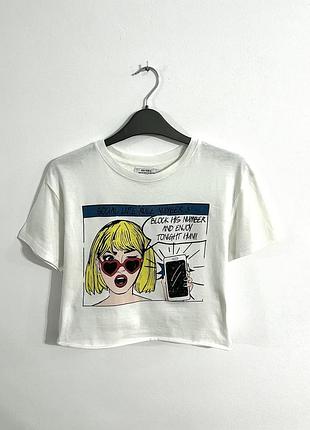 Футболка вкорочена bershka