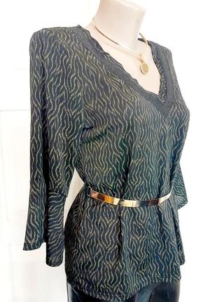 Нежный нарядный лонгслив