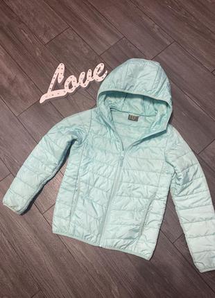 Дуже гарна куртка на дівчинку 134-140р