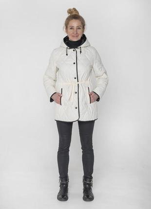 Комфортная белая куртка средней длины с кулиской и завязкой на талии, больших размеров от 44 до 544 фото