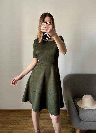 Замшева сукня міді кольору хакі8 фото