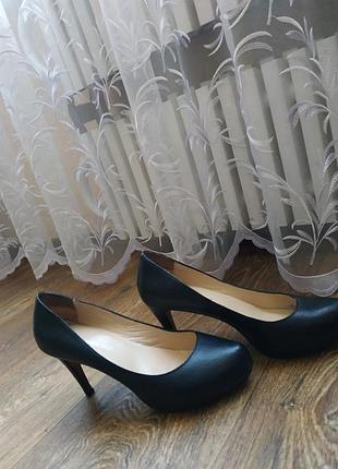 Супер зручні шкіряні туфлі від carlo pazolini