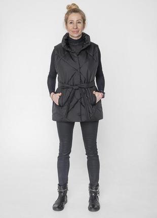 Теплая женская жилетка черного цвета с поясом, больших размеров от 44 до 541 фото