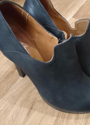 Шикарні шкіряні туфлі