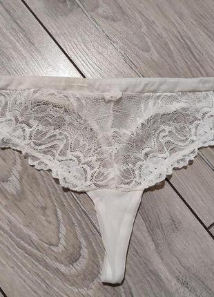 Мереживні стрінги triumph з колекції forbidden lace4 фото