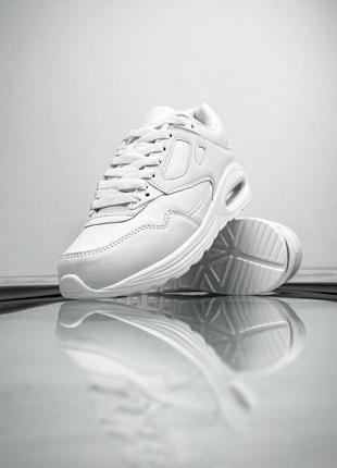 Белые кроссовки2 фото