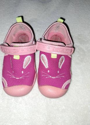 Босоніжки,сандалі clarks