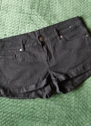 Шорты на размер 44-46,п/о в поясе 42 см, длина по боковому шву 23 см.