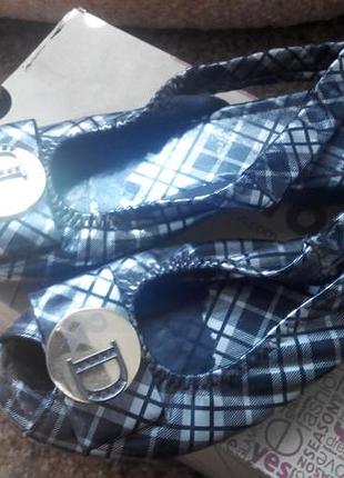 Босоножки на плоском ходу