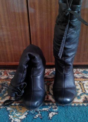 Зимние кожаные сапоги на танкетке