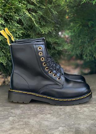 Кожаные сапоги, мартинсы dr. martens 1460 black yellow