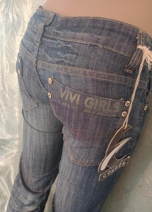 Джинсы новые фирменные с надписями