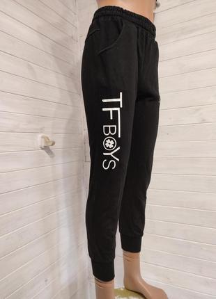 Теплые спортивные штаны на манжетах с кармашками на 9-14  лет8 фото