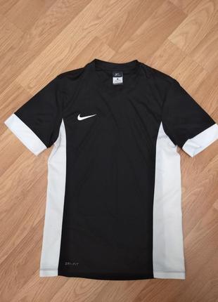 Спортивная футболка nike dri fit (размер s)