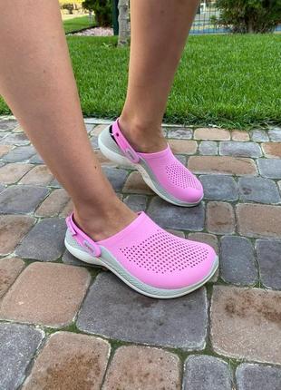 Кроки жіночі рожеві шльопанці crocs literide 360 ​​clog taffy pink