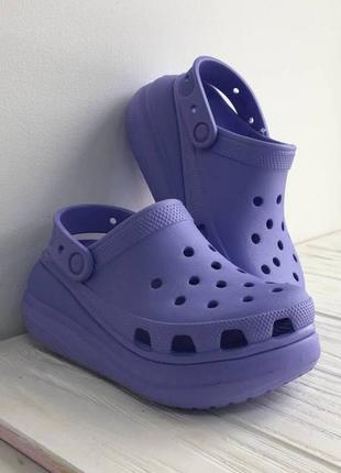 Жіночі шльопанці сабо крокси на платформі лавандові бузкові crocs classic crush clog1 фото