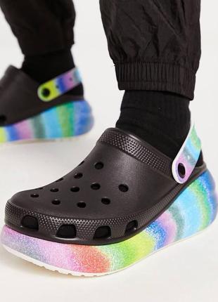 Жіночі шльопанці сабо кроксы на платформе crocs classic crush spray dye1 фото