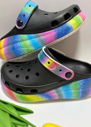 Жіночі шльопанці сабо кроксы на платформе crocs classic crush spray dye