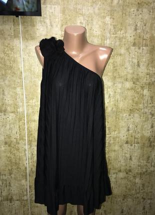 Чёрное мини платье на одно плечо,платье с плиссировкой1 фото