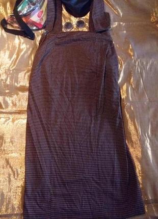Стильное платье сарафан в клетку на широких бретелях-подтяжках оверсайз2 фото