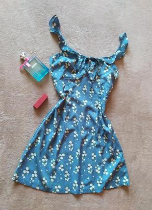 Легка блакитна гарна сукня бюстье у квіткковий принт