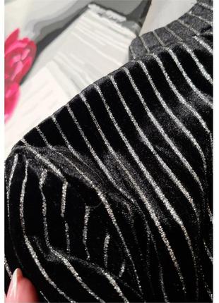 Бархатное силуэтное черное платье с горловиной в полоску люрекс by swan paris4 фото
