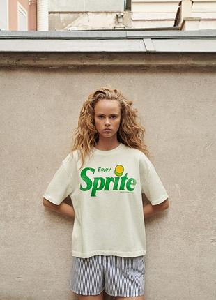 Женская белая футболка оверсайз zara x sprite с большим логотипом sprite плотная из хлопка