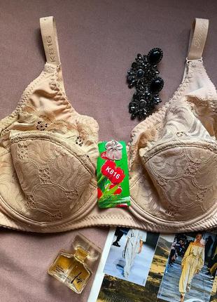 Ажурний бюст бежевого кольору чашка е