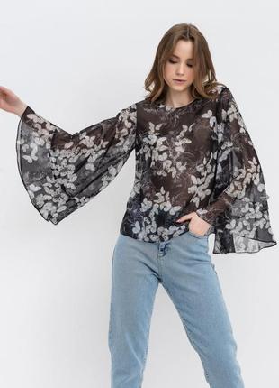 Неймовірна блуза з гарними рукавами lesia