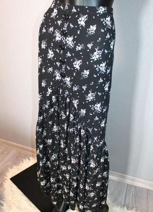 Трендовая натуральная макси юбка с разрезом цветочный принт на черном фоне длинная оборка волан рюш6 фото