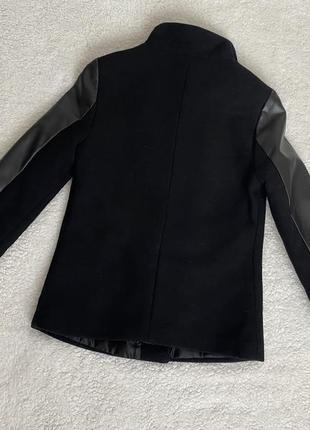 Курточка, коротенькое пальто фирмы bershka3 фото