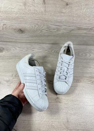 Adidas superstar рефлективно кросівки відбивають світло