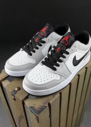 Жіночі сірі з білим кросівки nike air jordan 1 low 🆕 найк джордан2 фото